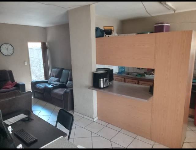 3 BEDROOM APARTMENT FOR SALE IN RUSTENBURG CENTRAL